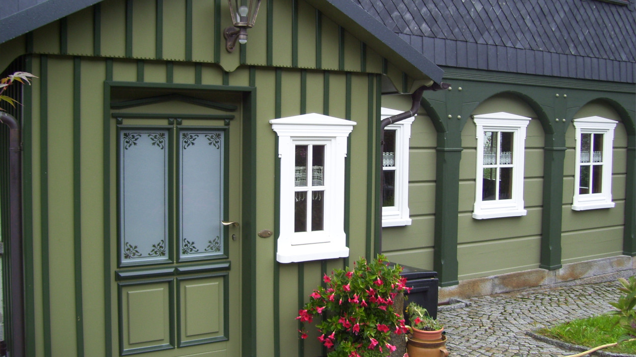Bei diesem Haus wurde das gesamte Umgebinde neu errichtet. Bei diesem Haus wurde das gesamte Umgebinde neu errichtet.